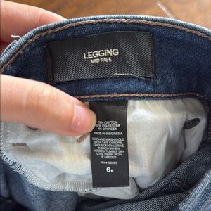 Express Blue Jeggings with Stretch and Classic Styling